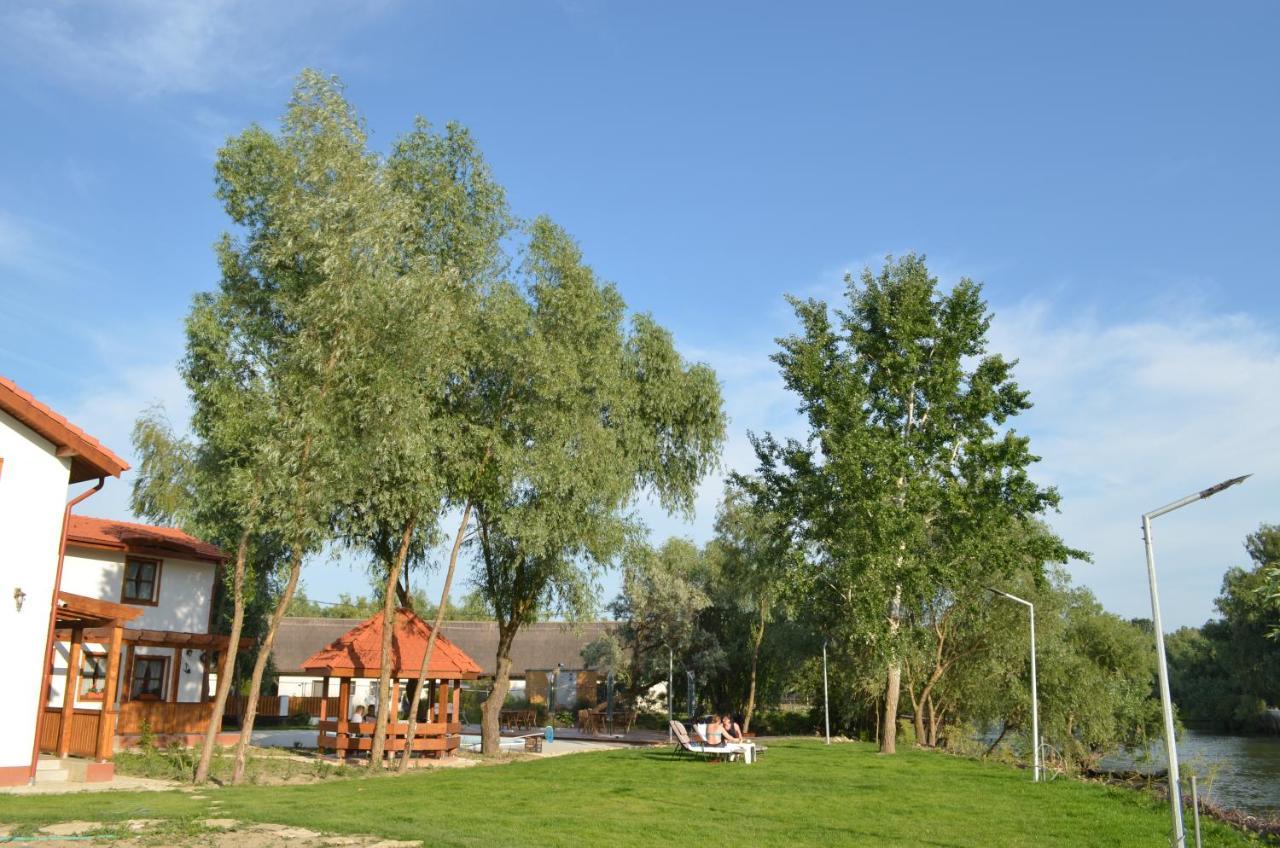 Hotel Dumbrava Uzlina Exterior foto